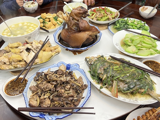 燈與河川，二月人間